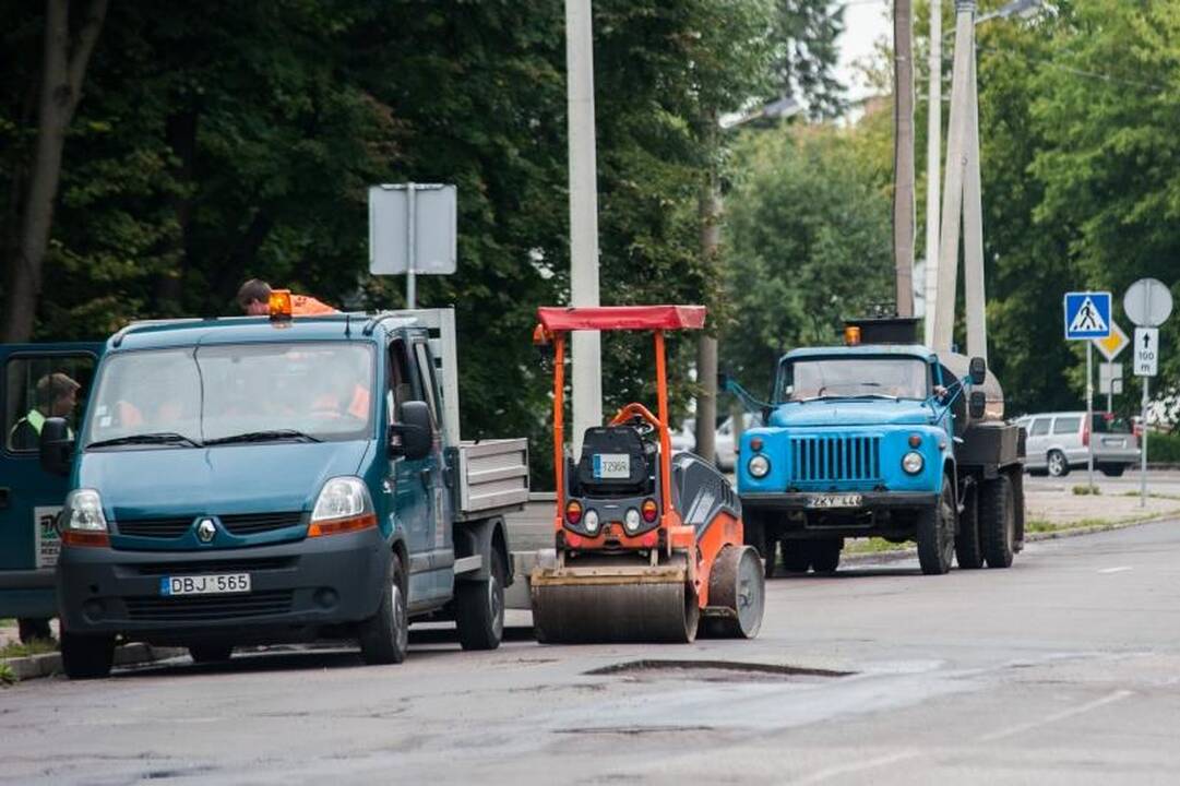 Radvilėnų plentas ir po remonto – tarsi kaimo kelias