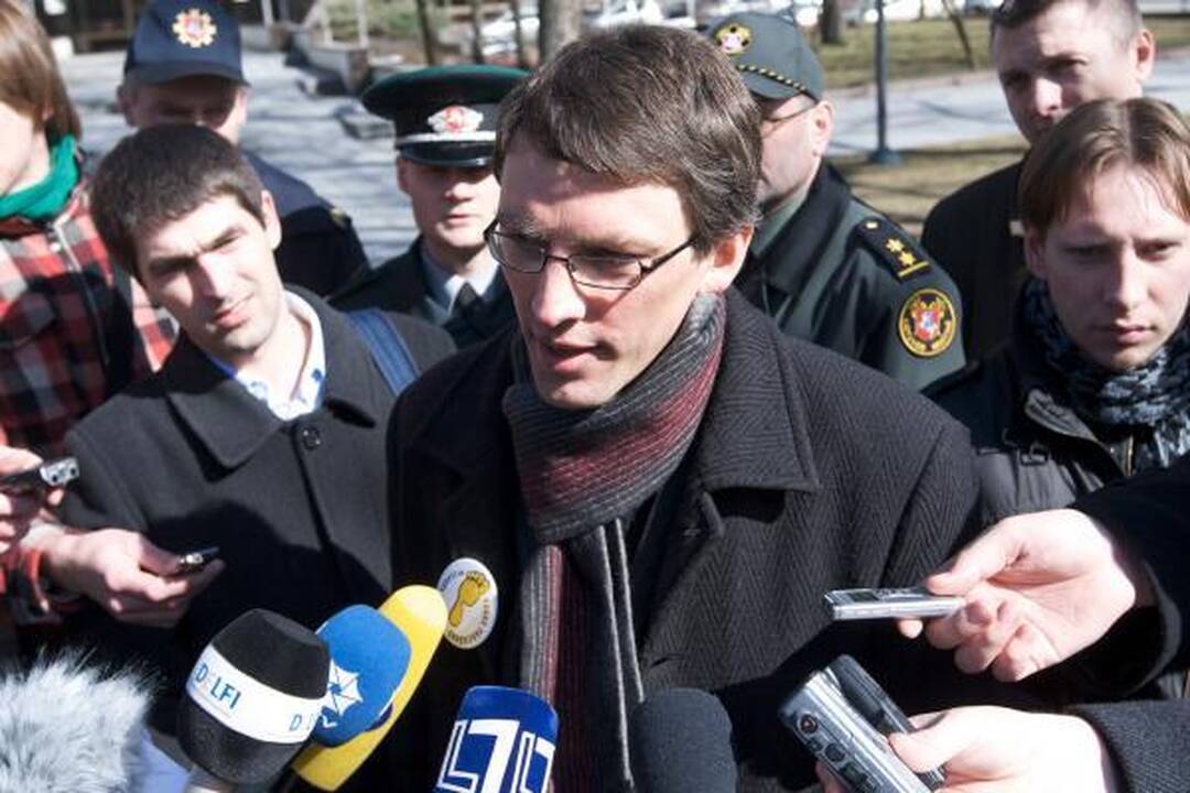 Protestuojantys basi pareigūnai - tik pradžia (papildyta 13.24 val.)