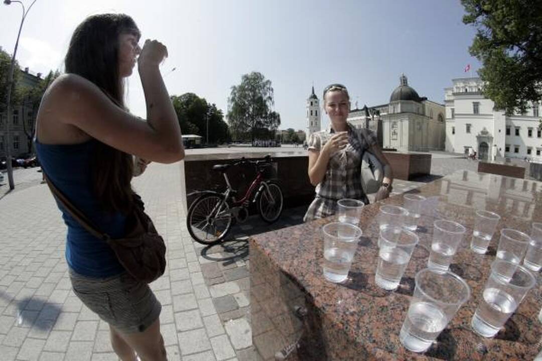 Vilniečiai nemokamą vandenį ima nedrąsiai (papildyta)