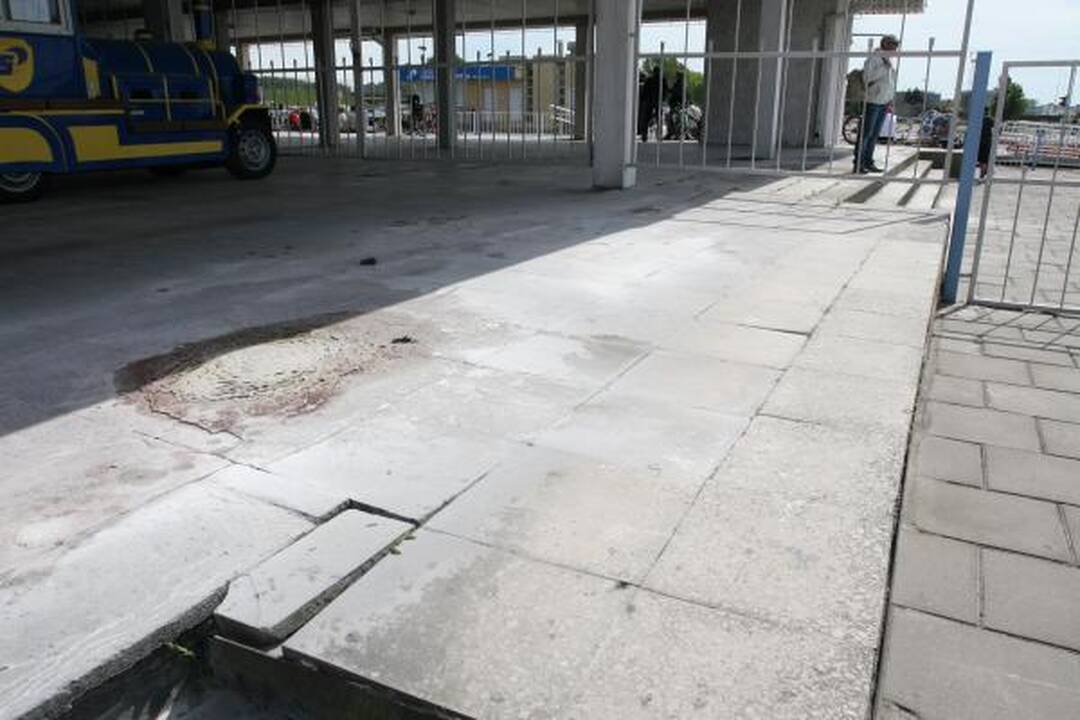 Krovos darbai supykdė perkėlos vadovus