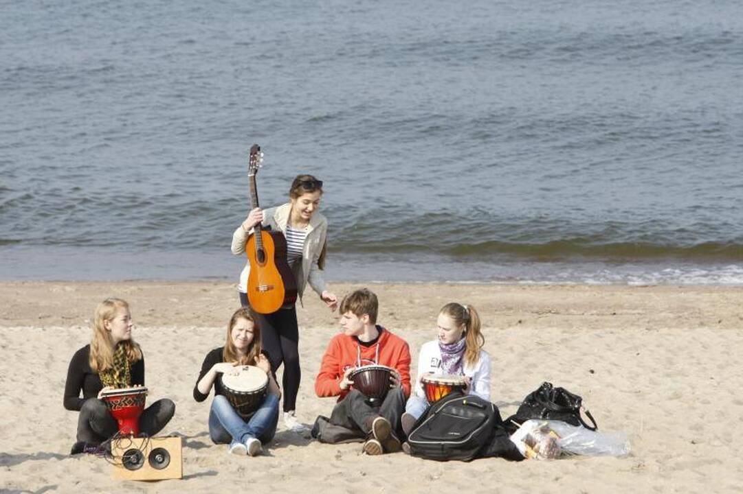 Akcijos „Darom 2012“ metu šiukšles kuopė ir iš Danės dugno