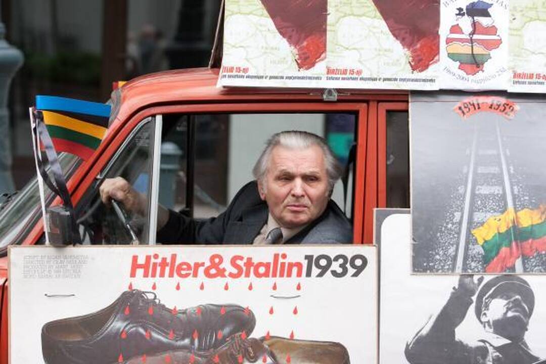 Lietuvos okupacijos 70-metis pažymėtas eitynėmis ir mitingu