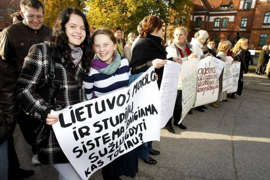 Dėstytojai surengė įspėjamąjį streiką