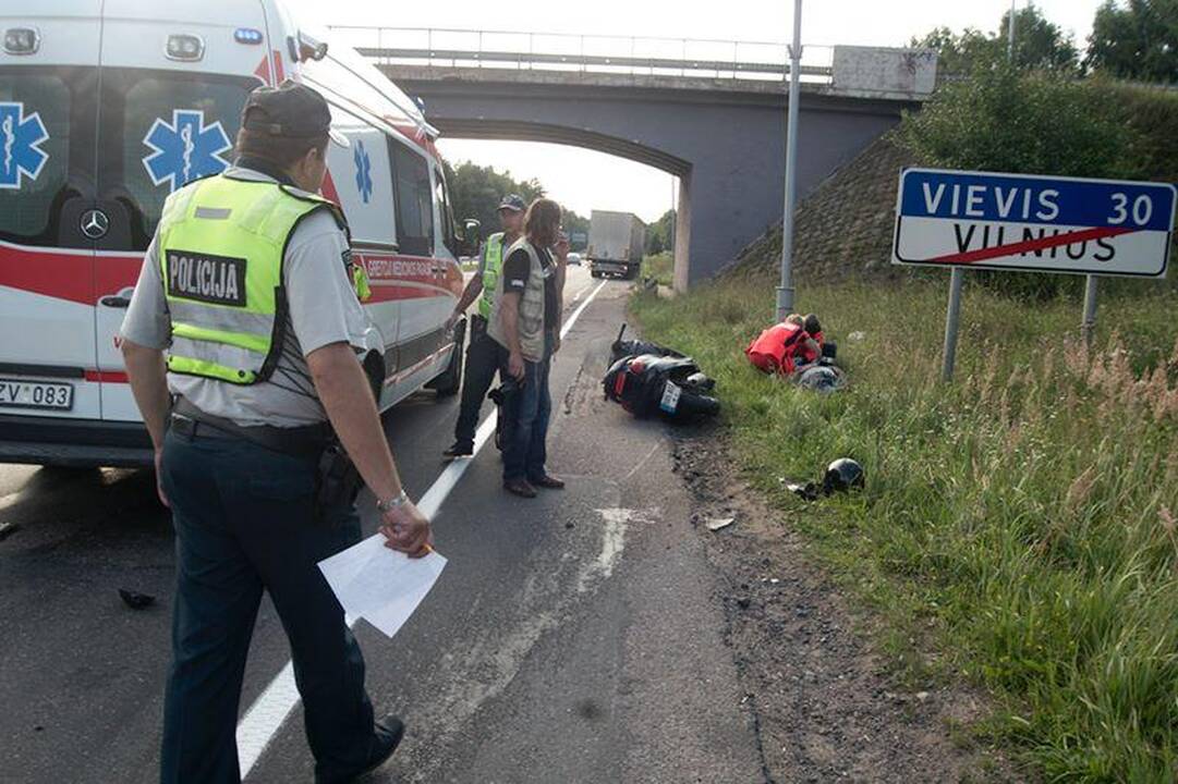 Vilniuje vilkikas partrenkė motorolerininką