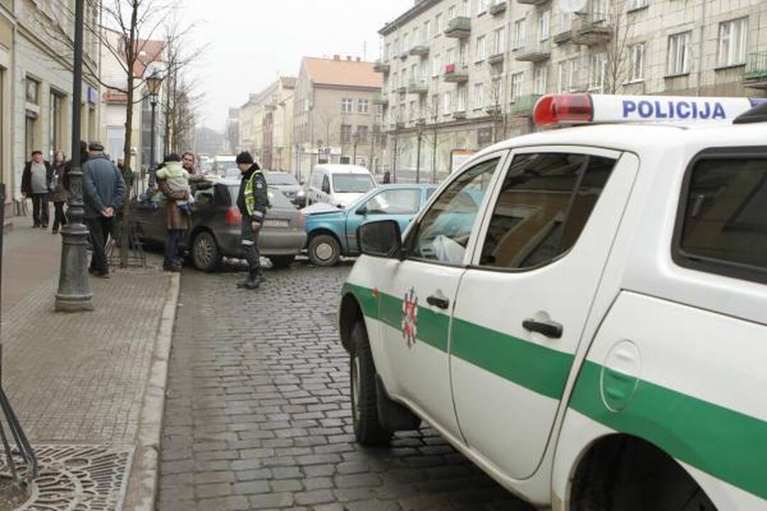 Klaipėdos senamiestyje – automobilių avarija