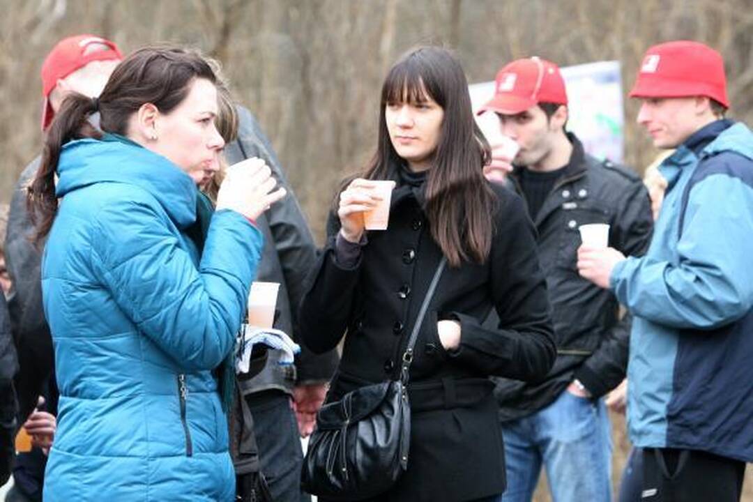 Bjaurus oras rinkti šiukšlių poilsio parke netrukdė