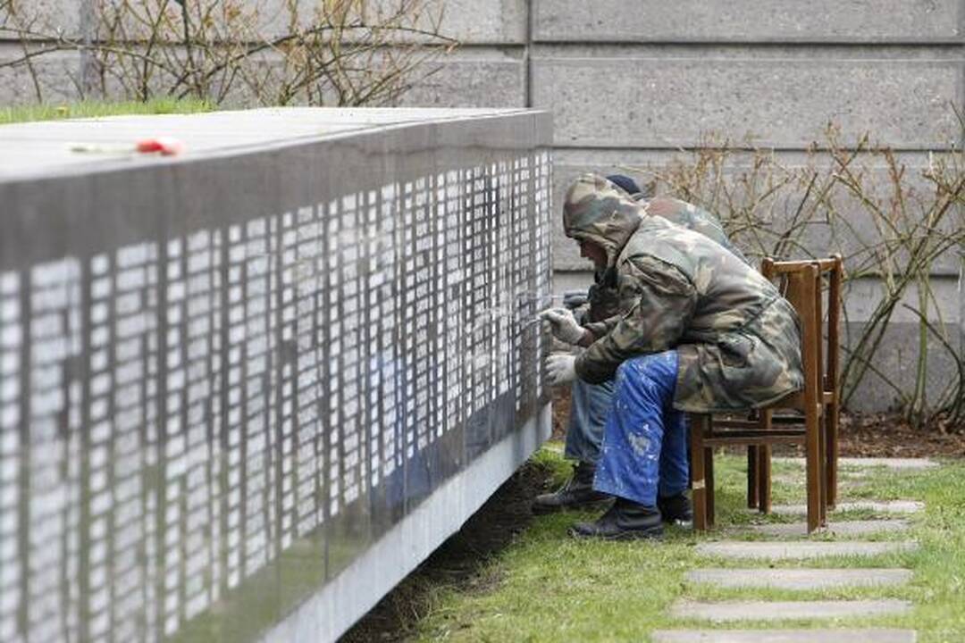 Atnaujintos memoriale iškaltos žuvusių karių pavardės 