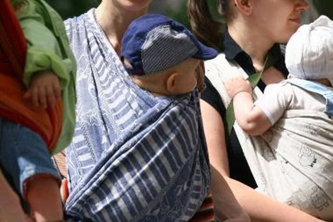 Prokurorai bando valstybei grąžinti 0,5 mln. litų motinystės pašalpų