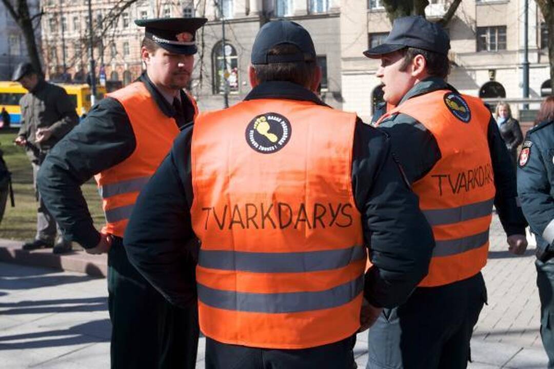 Protestuojantys basi pareigūnai - tik pradžia (papildyta 13.24 val.)