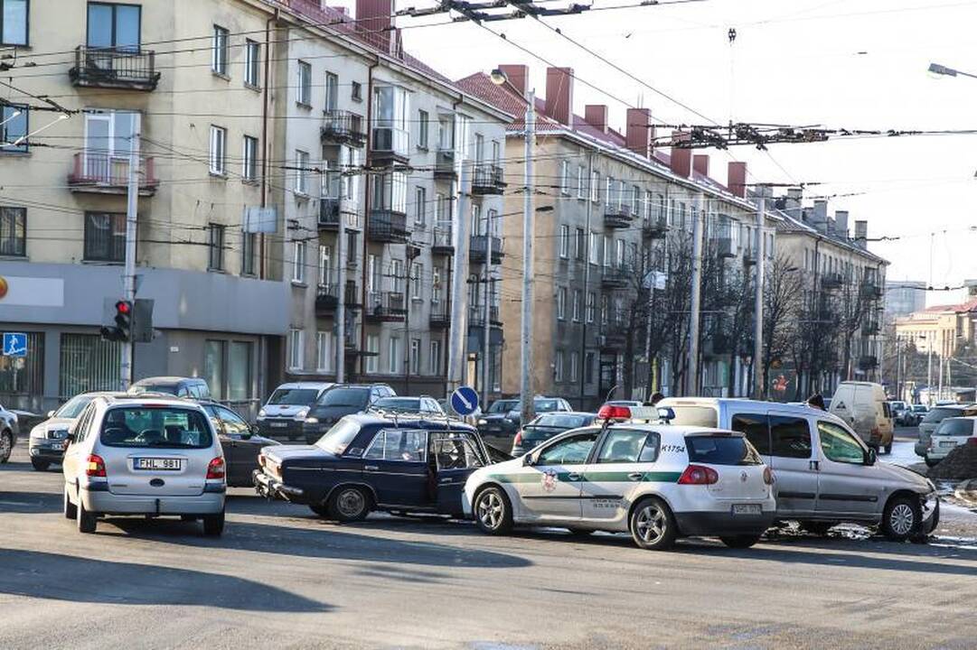 Avarija Taikos prospekte: sumaitoti „Žiguliai“ ir „Citroen“