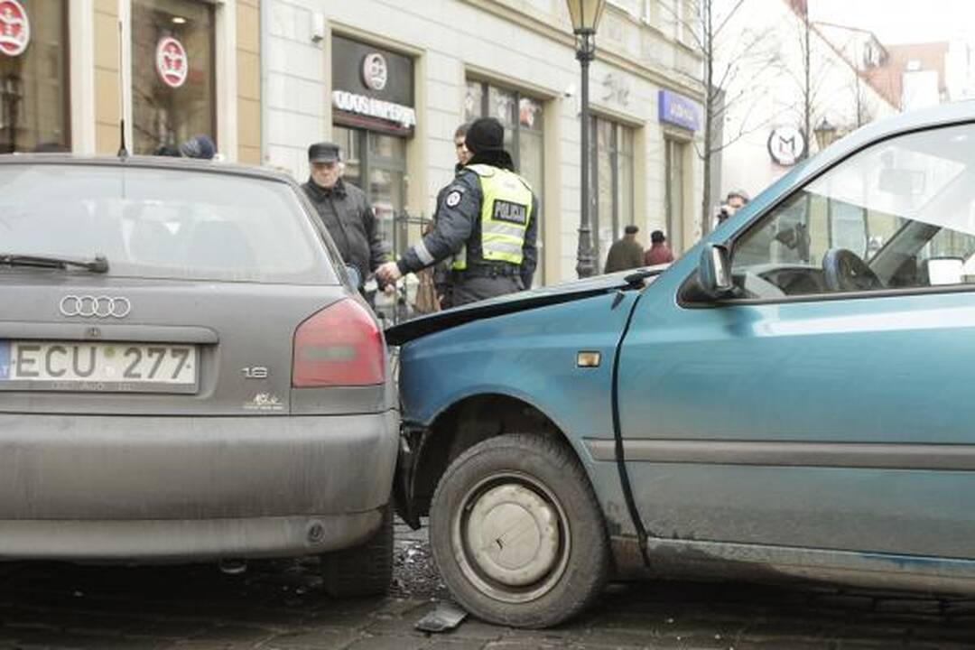 Klaipėdos senamiestyje – automobilių avarija