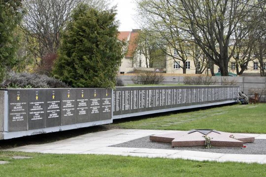 Atnaujintos memoriale iškaltos žuvusių karių pavardės 