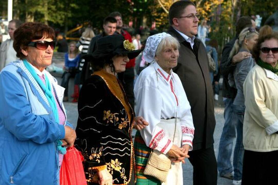 Palangoje išsirikiavo tūkstantis stalų