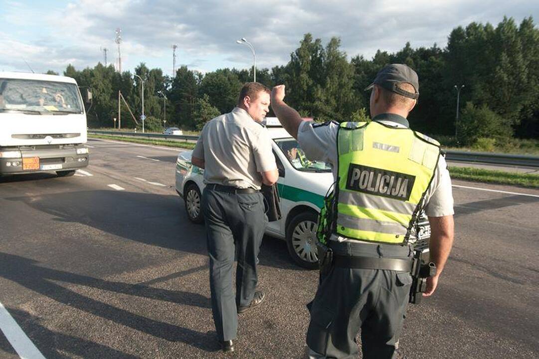 Vilniuje vilkikas partrenkė motorolerininką