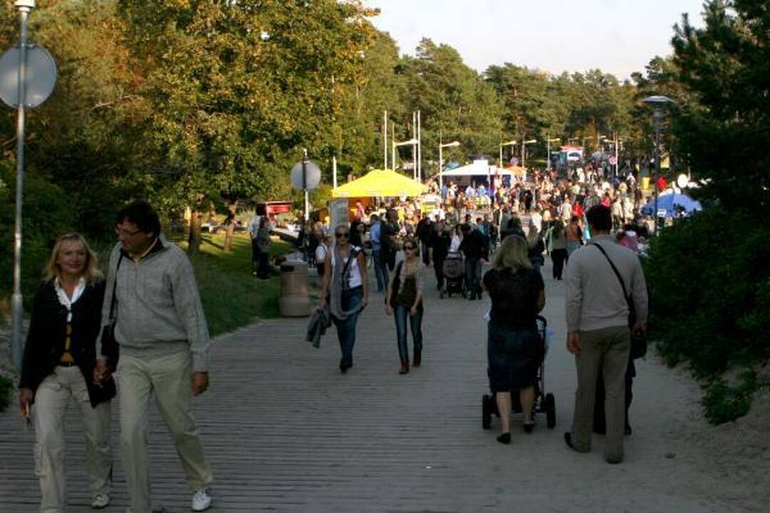Palangoje išsirikiavo tūkstantis stalų