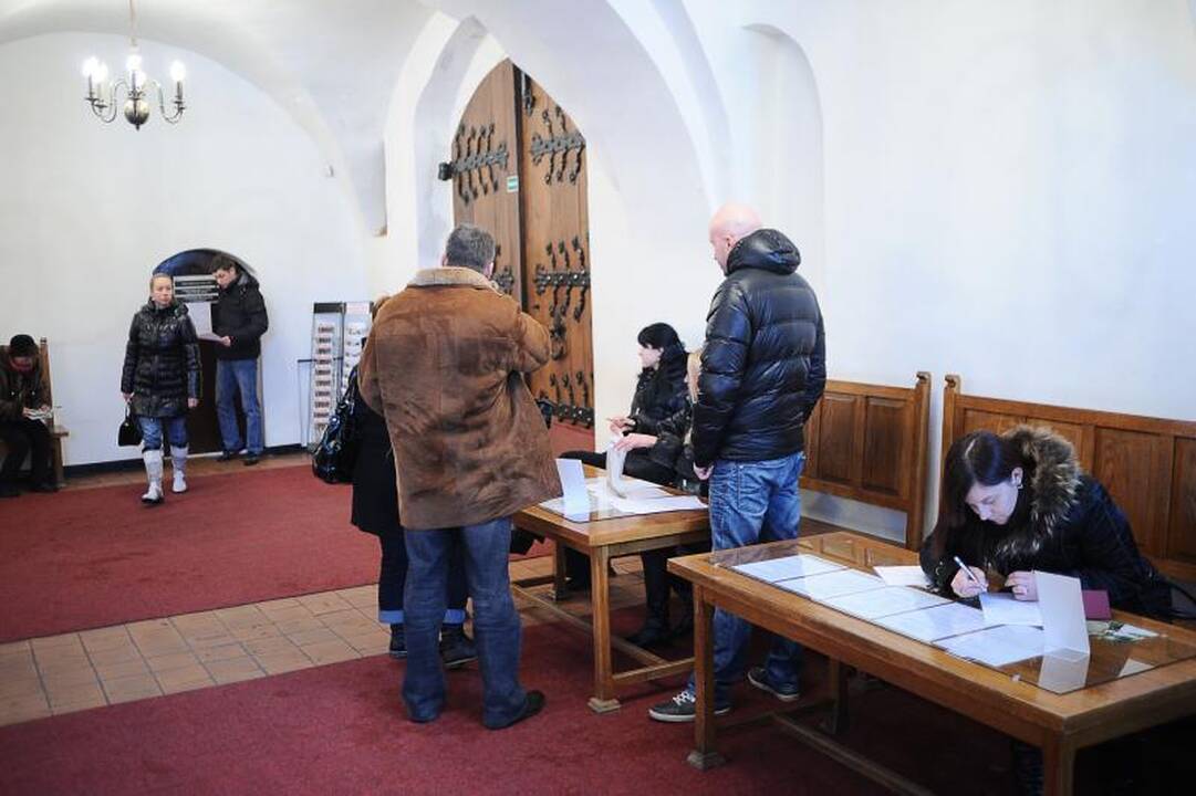 Kauno rotušę atakavo būsimieji jaunavedžiai