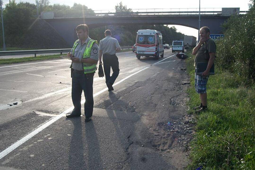 Vilniuje vilkikas partrenkė motorolerininką