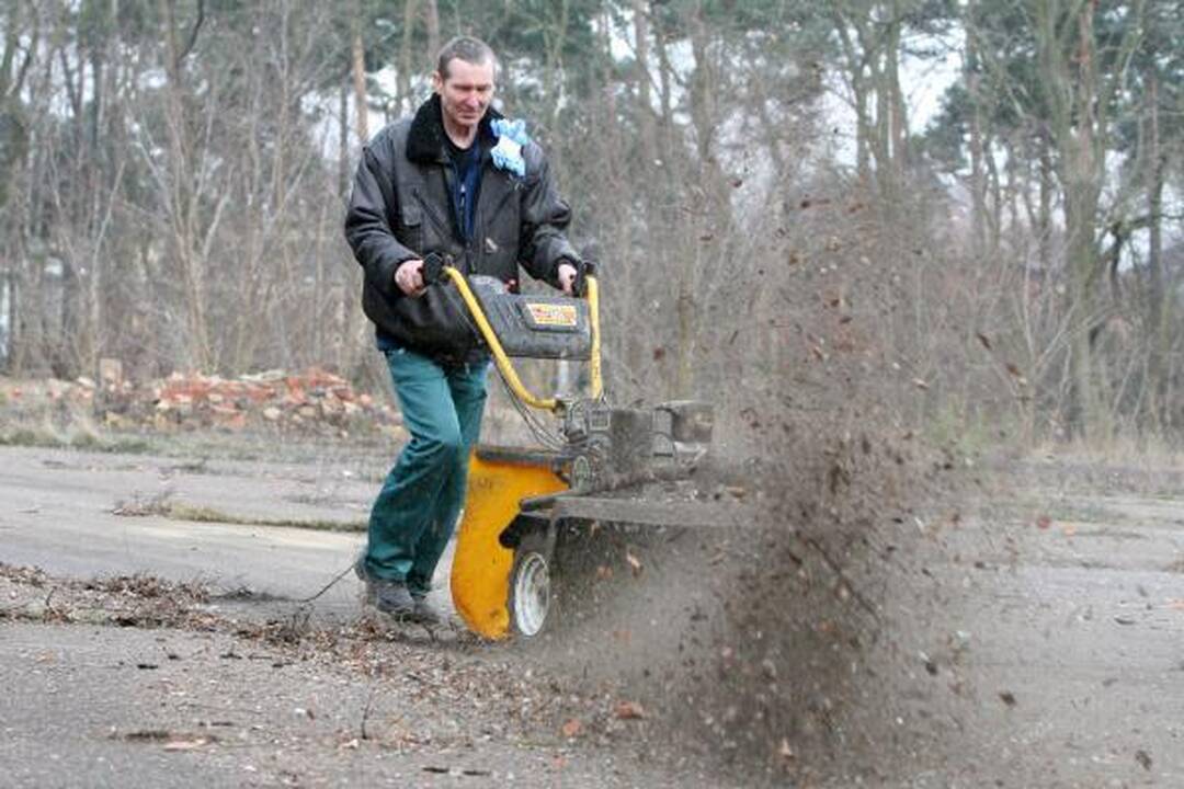 Bjaurus oras rinkti šiukšlių poilsio parke netrukdė