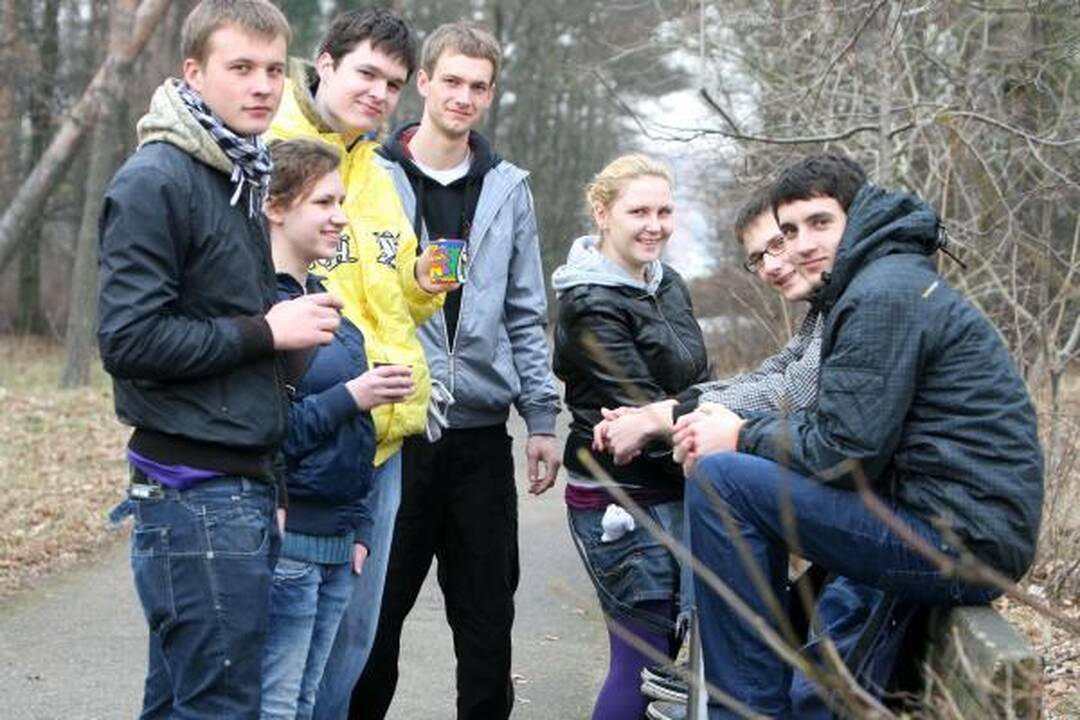 Bjaurus oras rinkti šiukšlių poilsio parke netrukdė