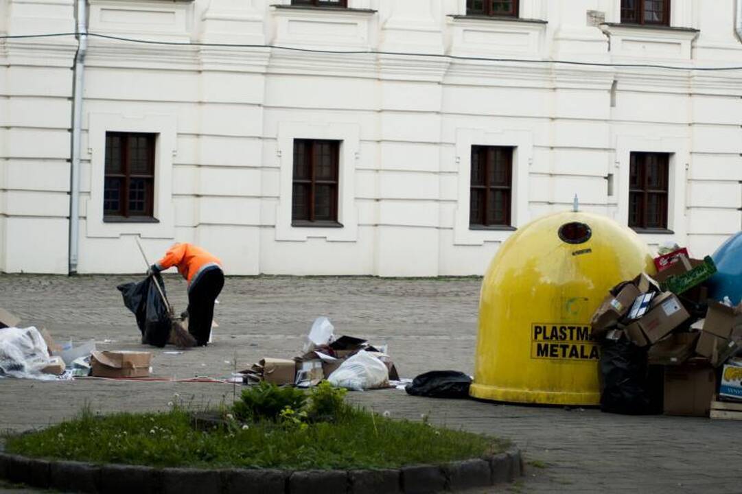 Hanzos dienų pėdsakus naikino lietus ir šlavėjai