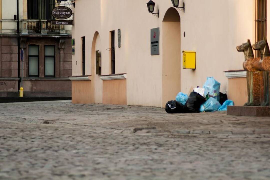 Hanzos dienų pėdsakus naikino lietus ir šlavėjai