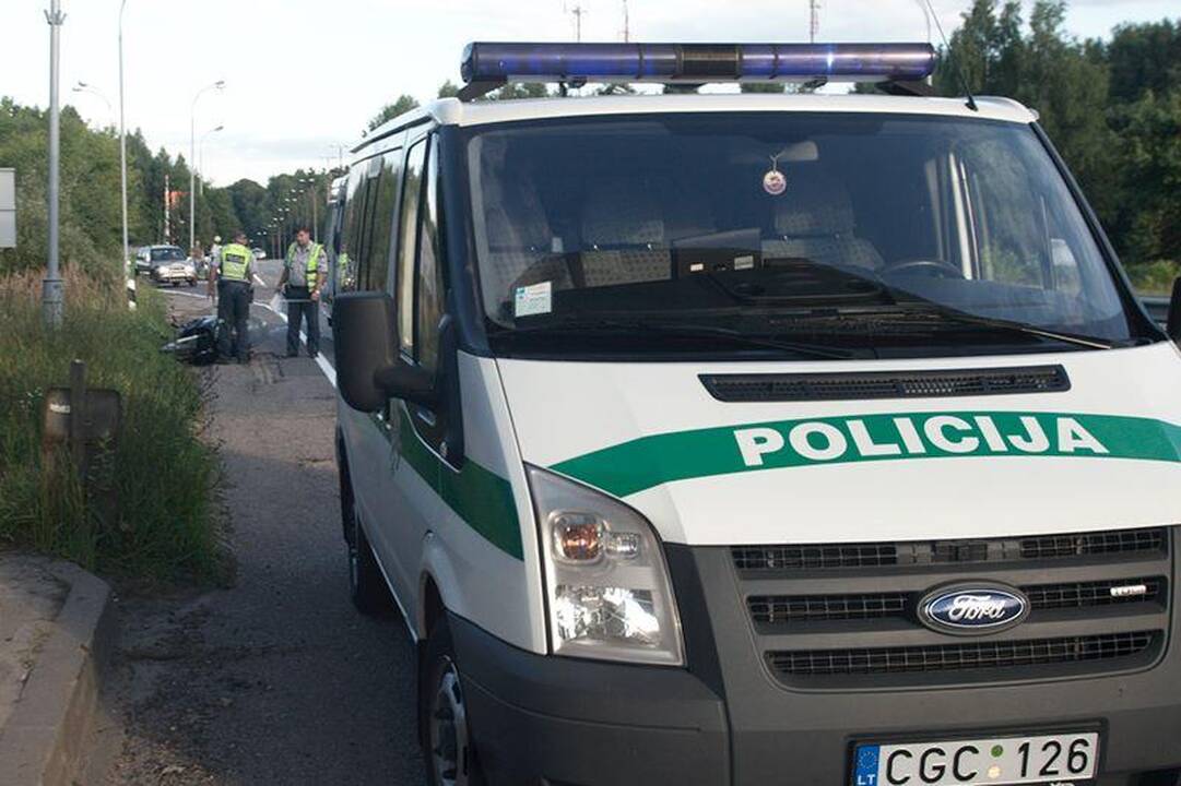 Vilniuje vilkikas partrenkė motorolerininką