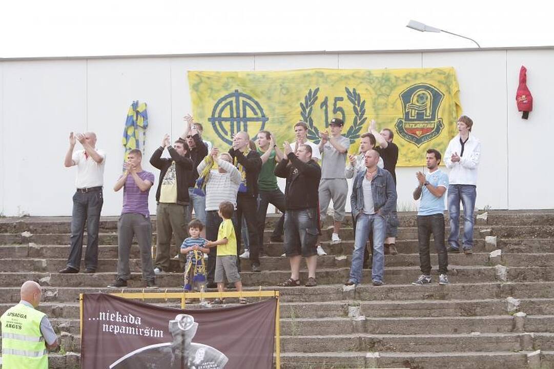 Klaipėdos futbolininkai dosnūs aukštaičiams