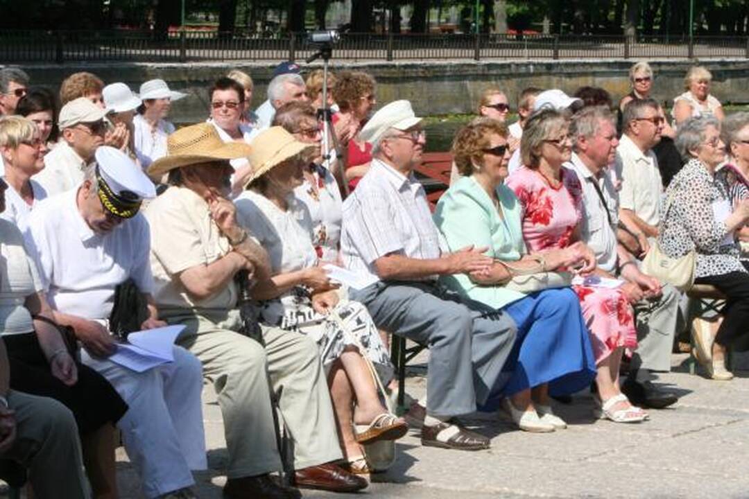 Skambėjo karinės istorinės dainos