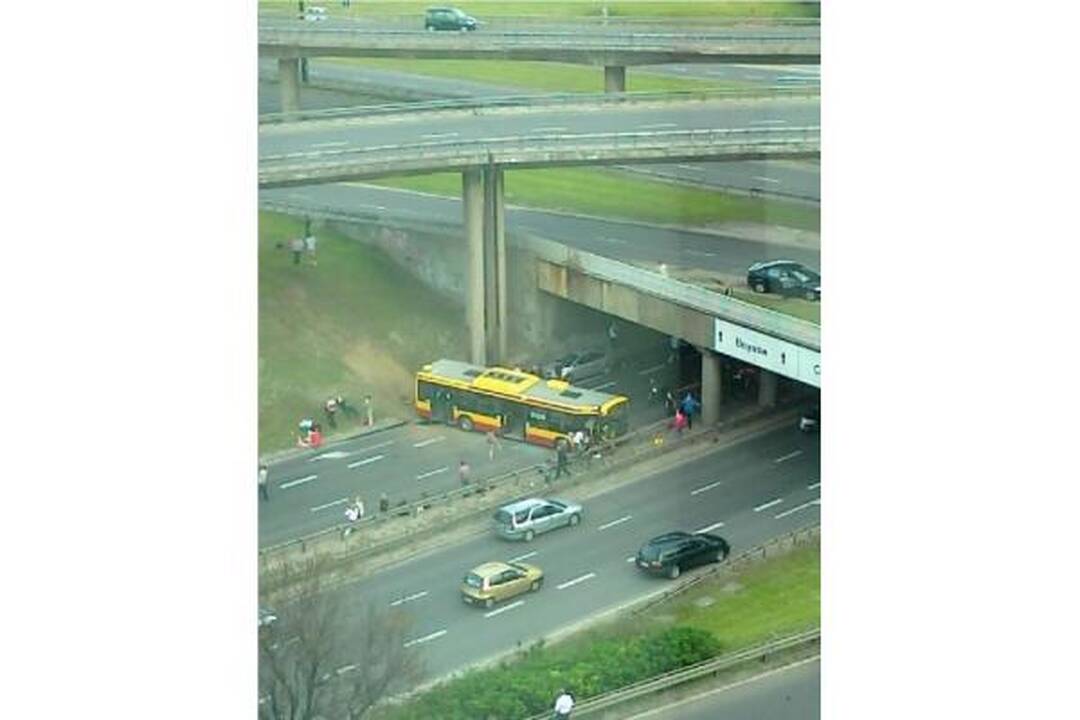 Varšuvoje per maršrutinio autobuso avariją sužeisti 36 žmonės