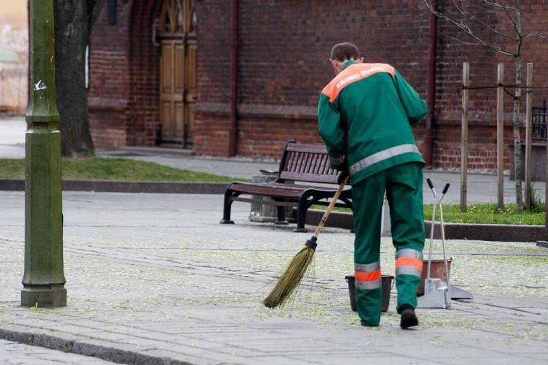 Hanzos dienų pėdsakus naikino lietus ir šlavėjai
