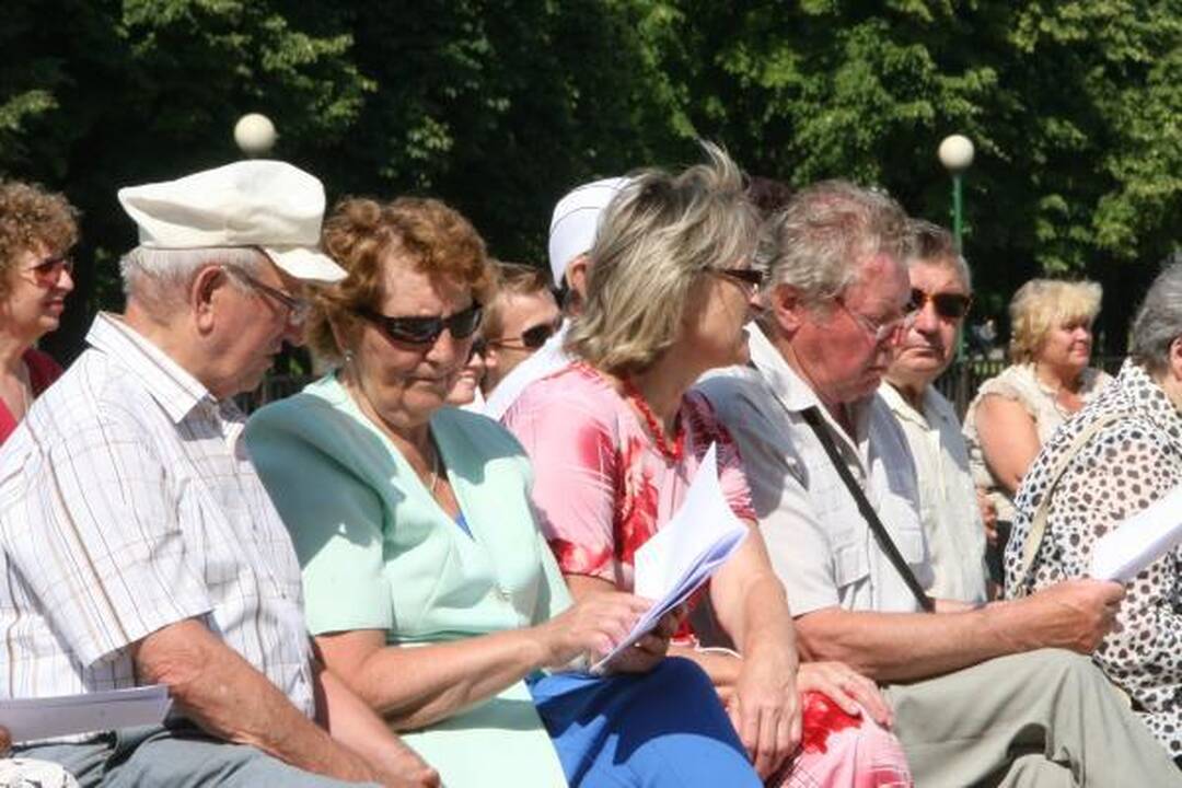 Skambėjo karinės istorinės dainos
