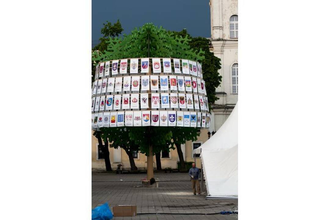 Hanzos dienų pėdsakus naikino lietus ir šlavėjai
