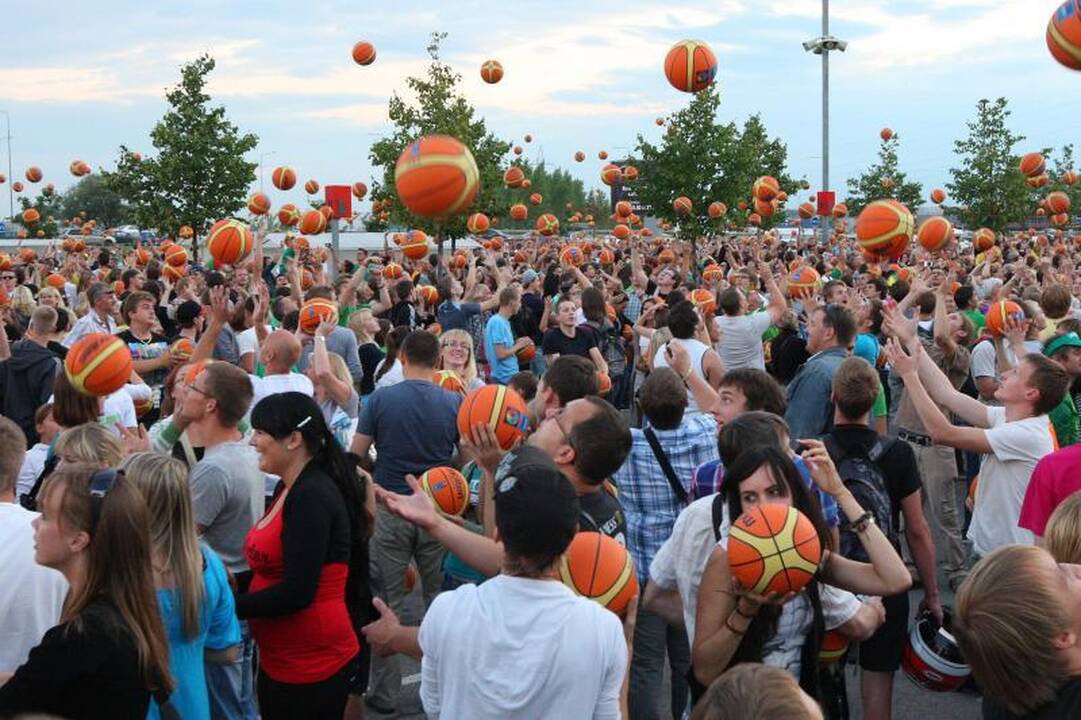 Kaunas gaudė nuo kamuolių bumbsėjimo     