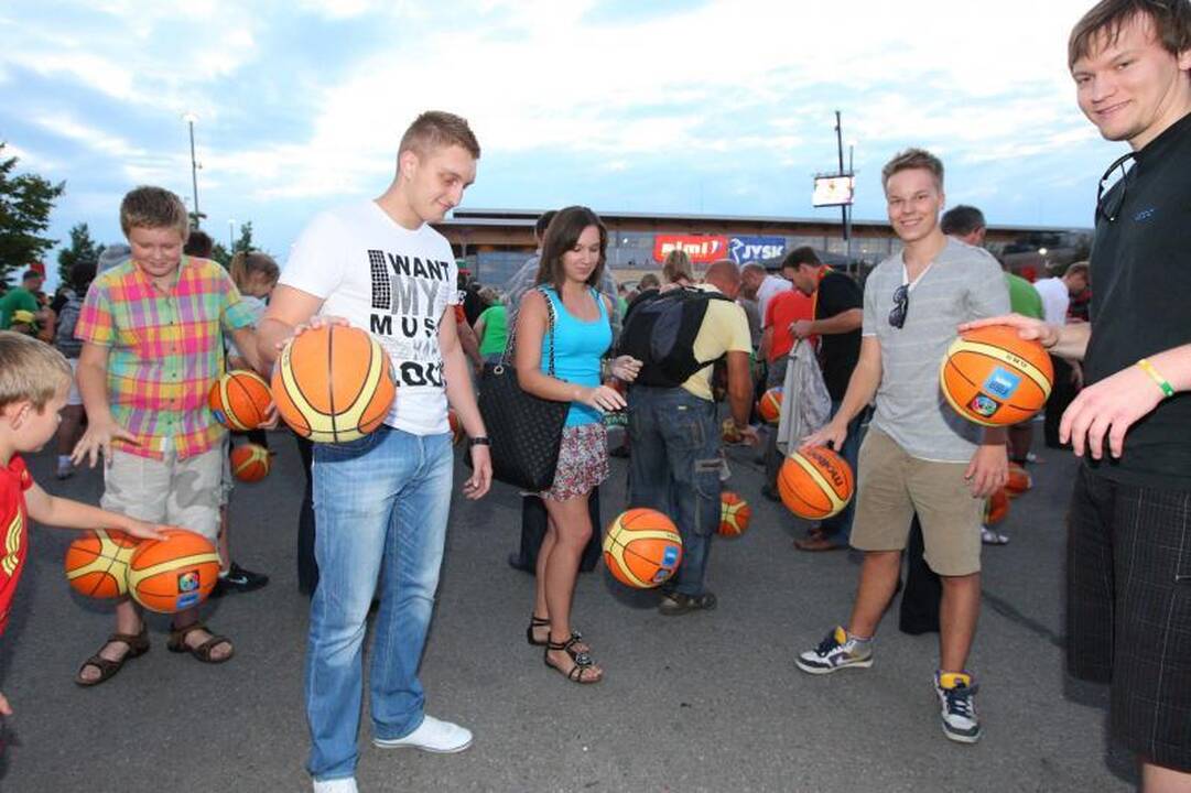 Kaunas gaudė nuo kamuolių bumbsėjimo     
