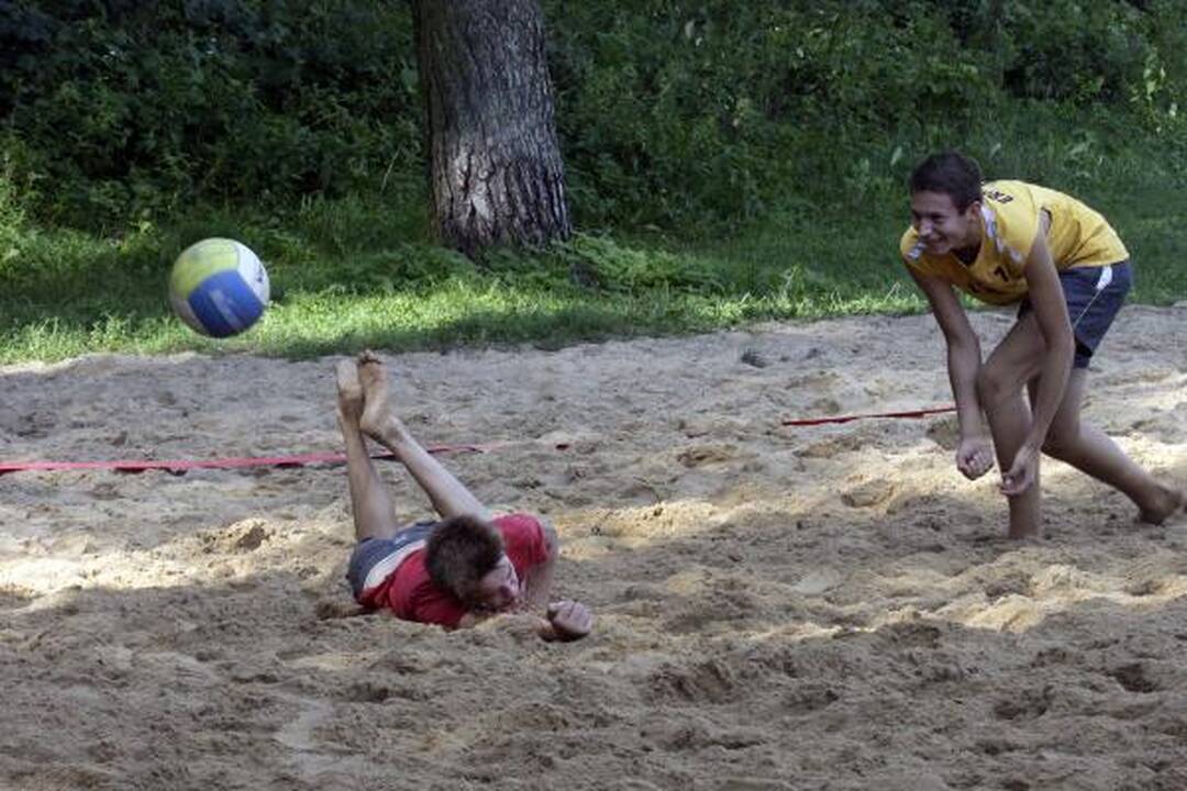 Kauniečiai įsimyli ir pliažo tinklinį