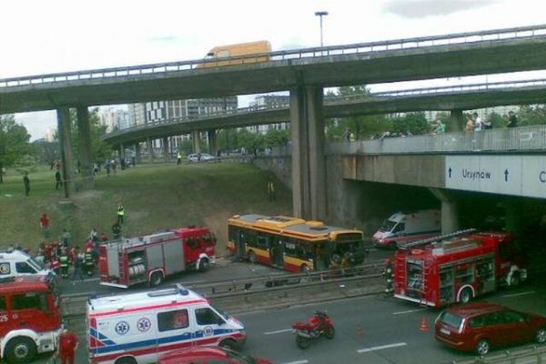 Varšuvoje per maršrutinio autobuso avariją sužeisti 36 žmonės