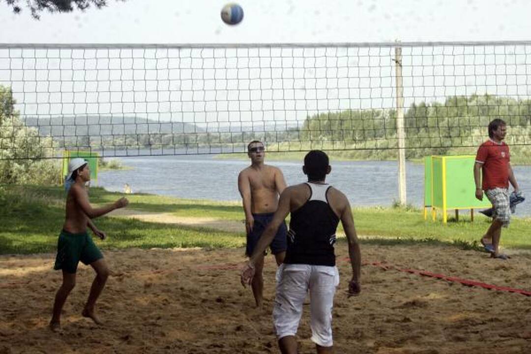 Kauniečiai įsimyli ir pliažo tinklinį