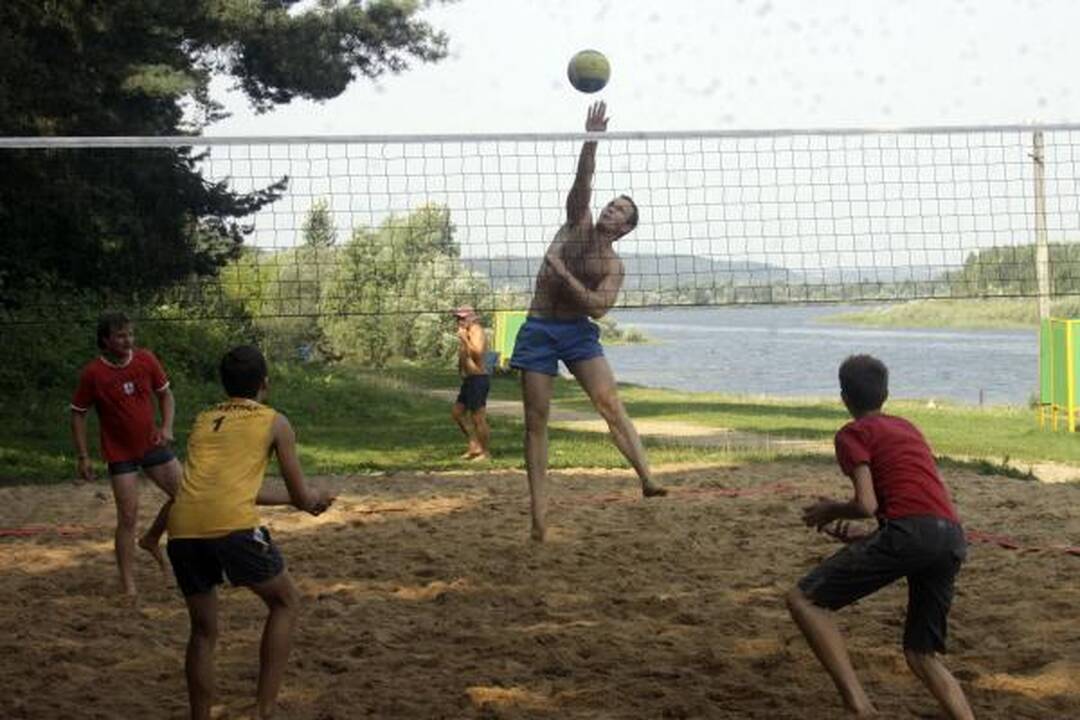 Kauniečiai įsimyli ir pliažo tinklinį