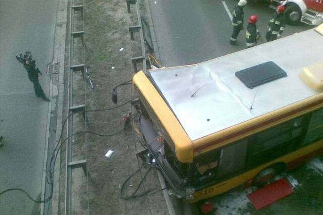 Varšuvoje per maršrutinio autobuso avariją sužeisti 36 žmonės