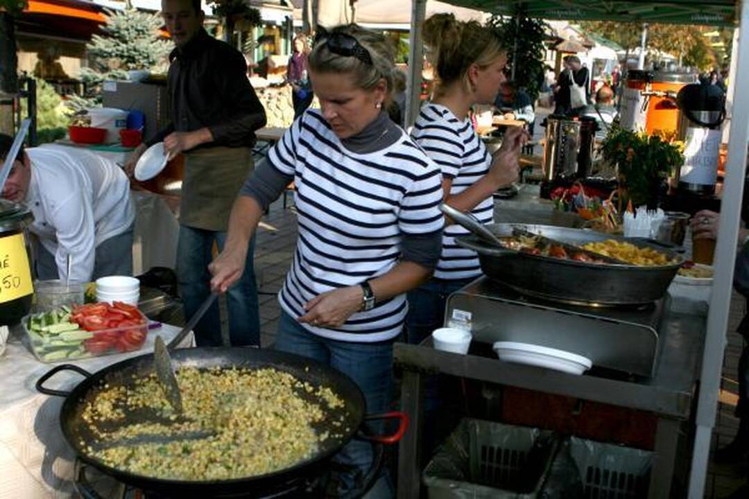 Palangoje išsirikiavo tūkstantis stalų