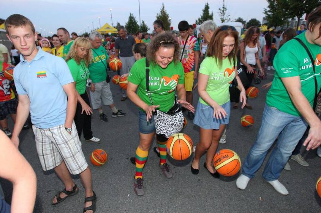 Kaunas gaudė nuo kamuolių bumbsėjimo     