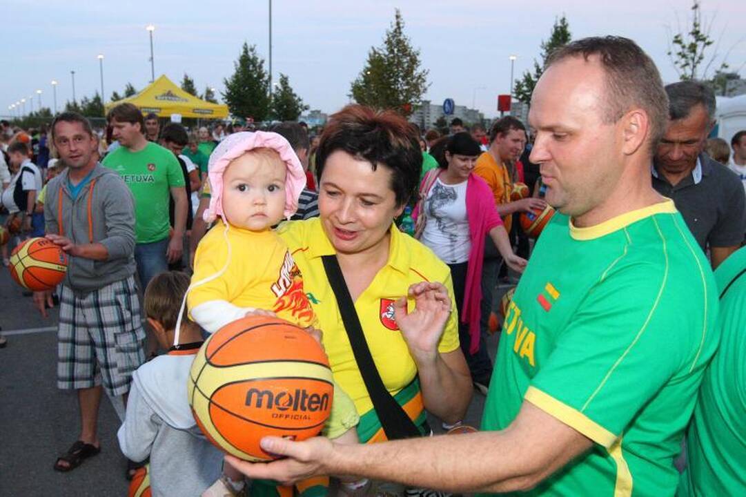 Kaunas gaudė nuo kamuolių bumbsėjimo     
