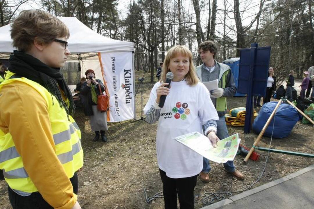 Akcijos „Darom 2012“ metu šiukšles kuopė ir iš Danės dugno