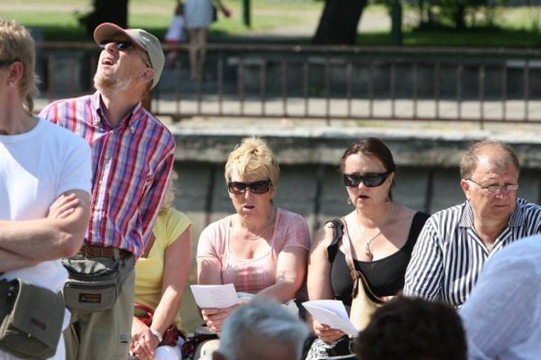Skambėjo karinės istorinės dainos