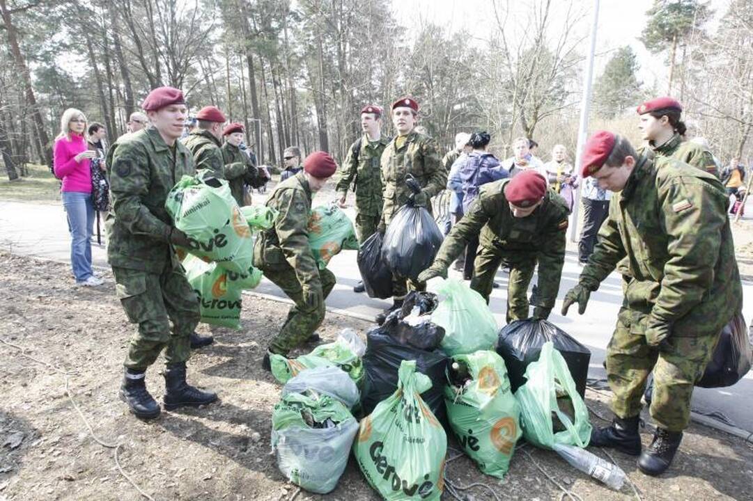 „Darom 2012“ organizatoriai skubėjo išvežti surinktas atliekas