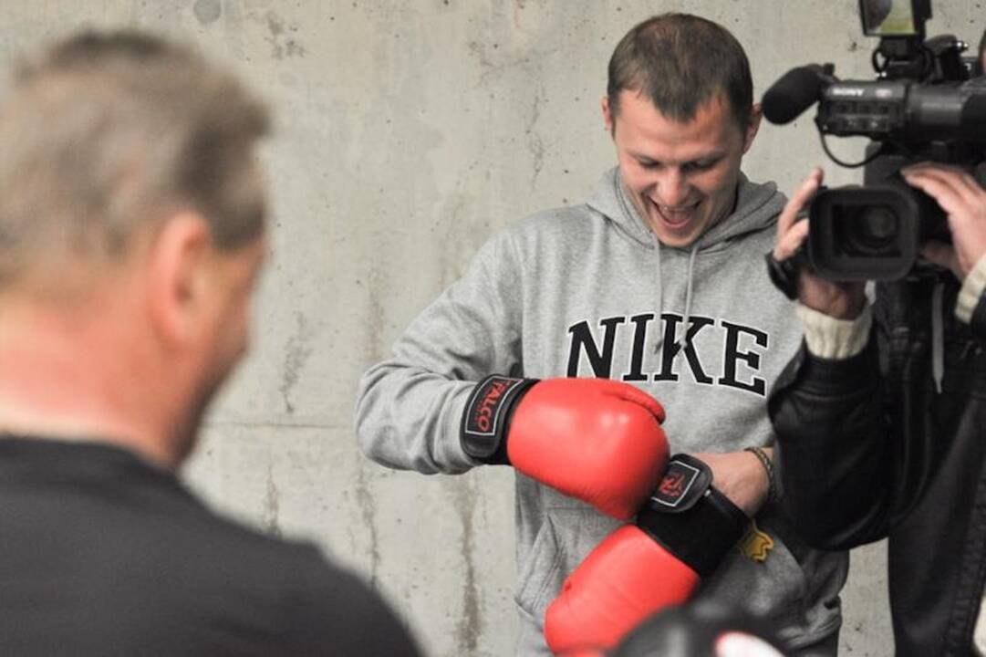 „Žalgirio“ savininkas surėmė bokso pirštines su žurnalistu