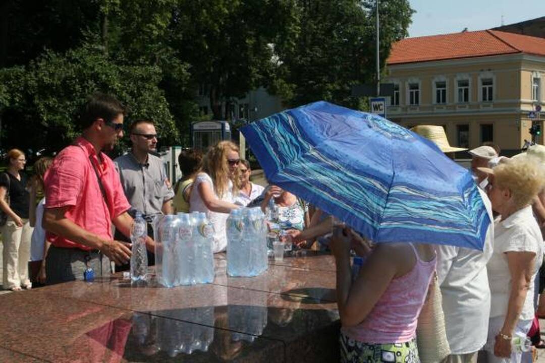 Vilniečiai nemokamą vandenį ima nedrąsiai (papildyta)