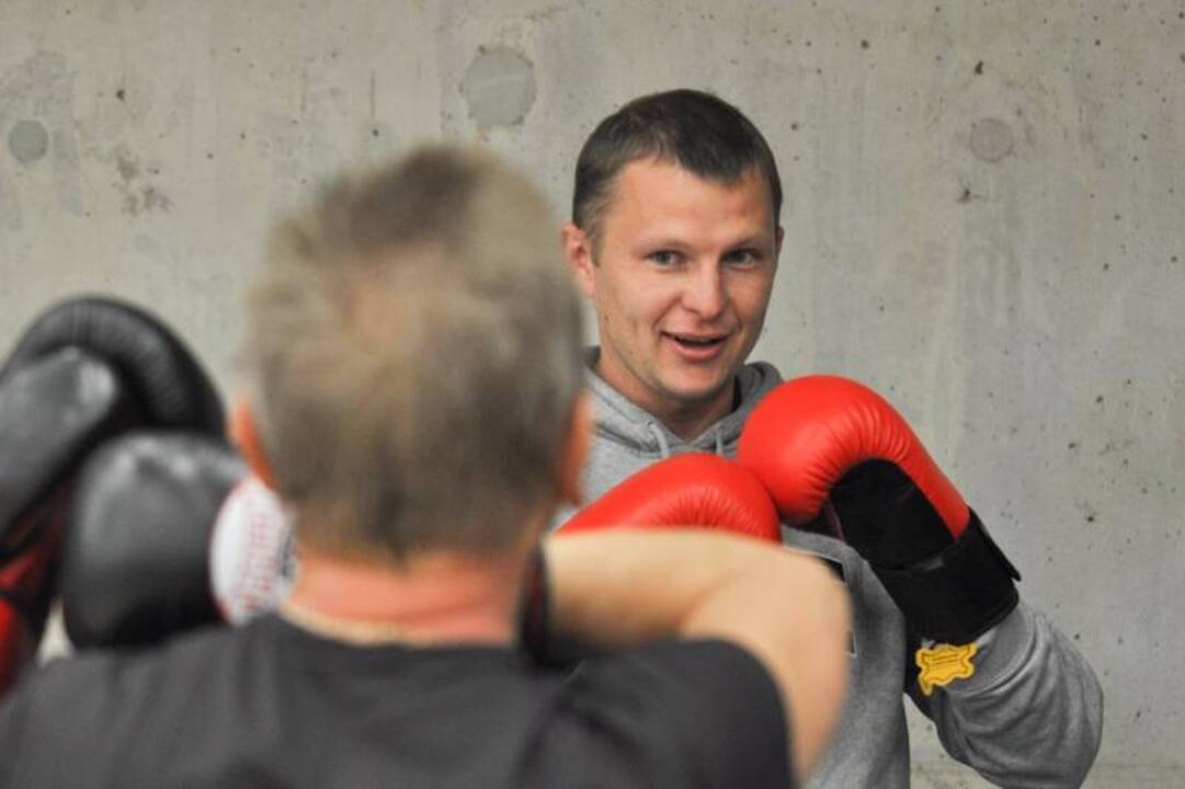 „Žalgirio“ savininkas surėmė bokso pirštines su žurnalistu