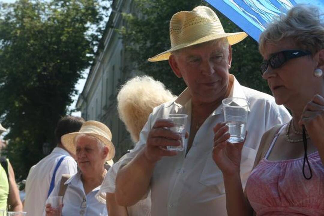 Vilniečiai nemokamą vandenį ima nedrąsiai (papildyta)