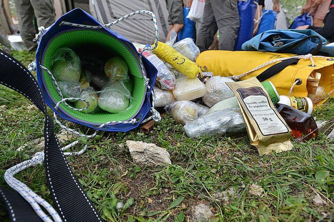 Nutrūko ryšys su dalimi į giliausią urvą besileidžiančių lietuvių